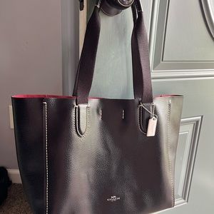 Coach Women’s Derby Tote, 4 months old , only used 2x , looks brand new!!